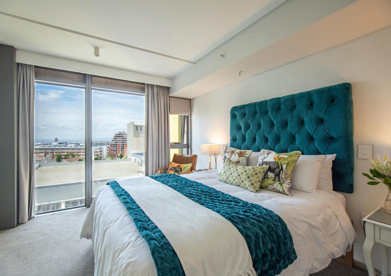 Sophisticated Escape - Luxury De Waterkant Apartment