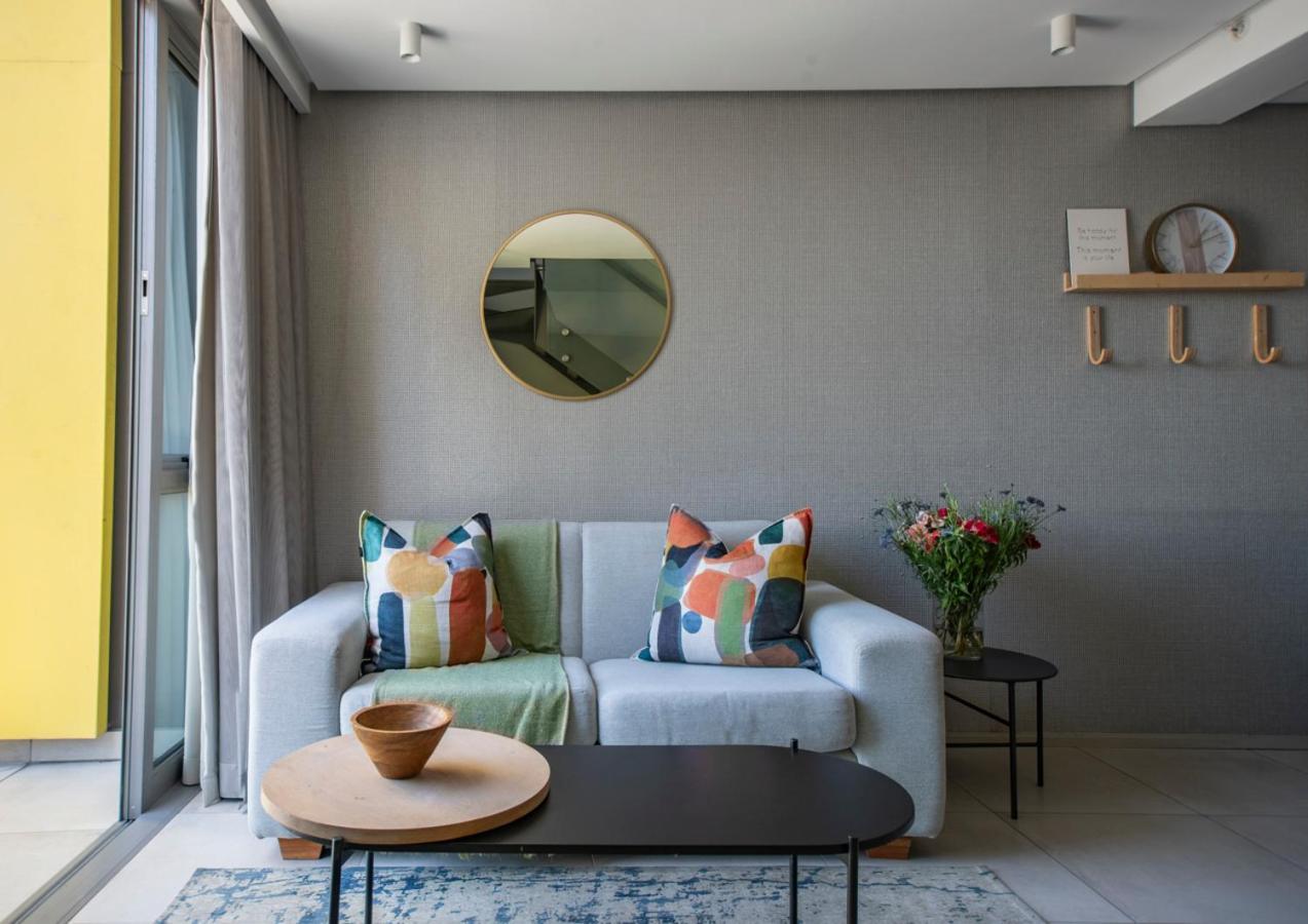 Sophisticated Escape - Luxury De Waterkant Apartment *